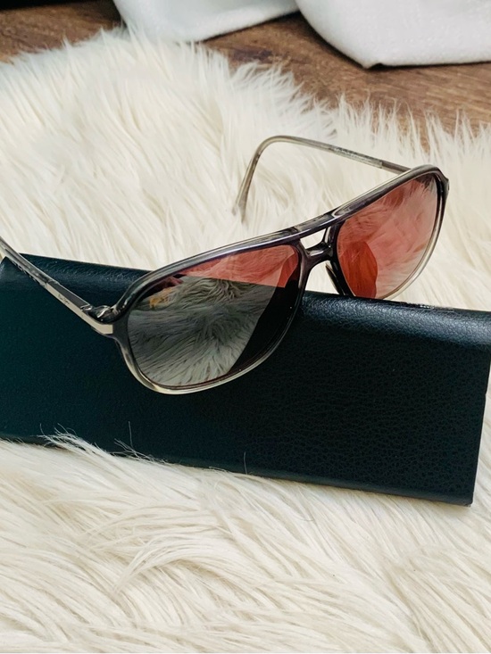Maui Jim Accessories - Maui Jim Polarized Aviator-Style Sunglasses with Gradient Brown Lenses
Unisex